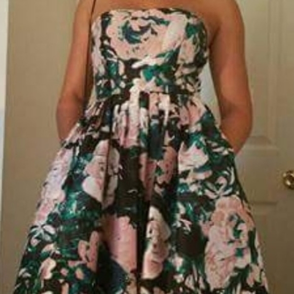 Adrianna Papell long gown - Picture 7 of 7